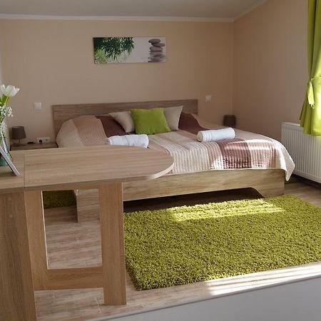 レンティ Bundics Vendeghazak Bed & Breakfast エクステリア 写真
