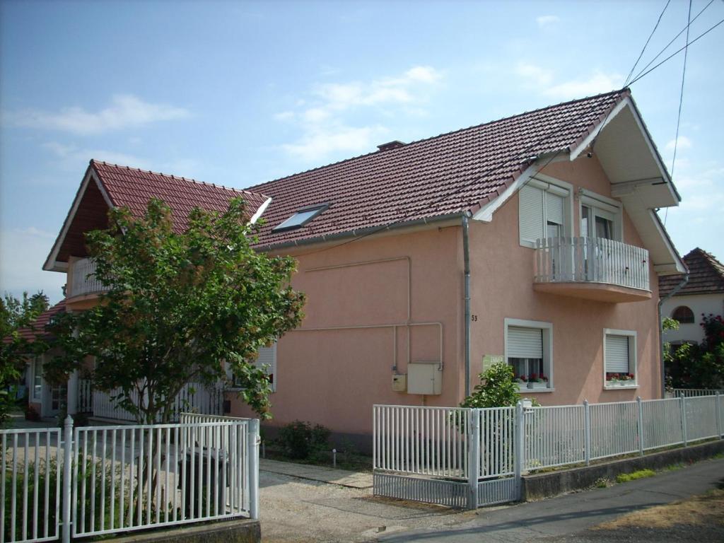 レンティ Bundics Vendeghazak Bed & Breakfast 部屋 写真