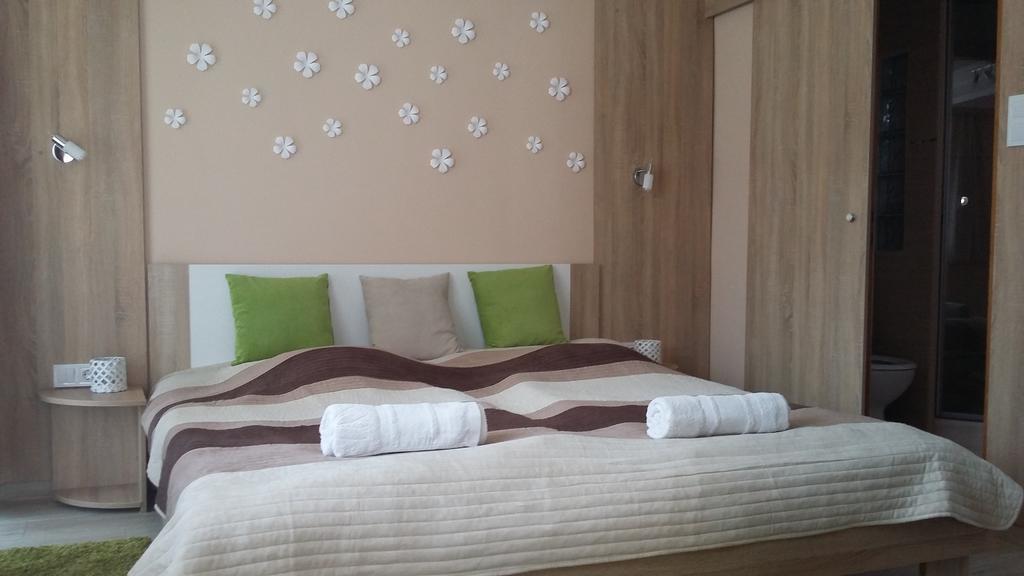 レンティ Bundics Vendeghazak Bed & Breakfast エクステリア 写真