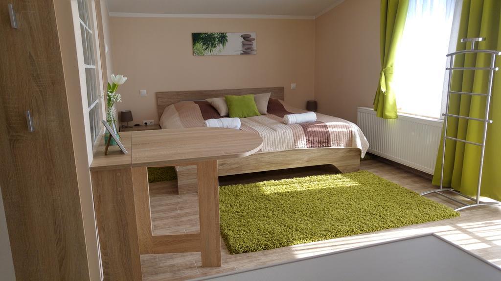 レンティ Bundics Vendeghazak Bed & Breakfast エクステリア 写真